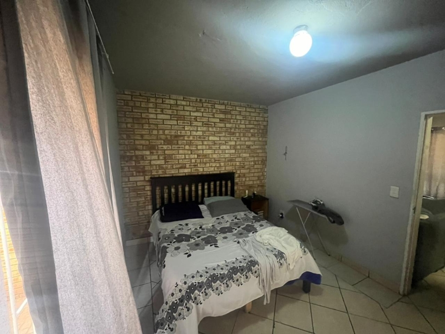1 Bedroom Property for Sale in Rustenburg Central North West